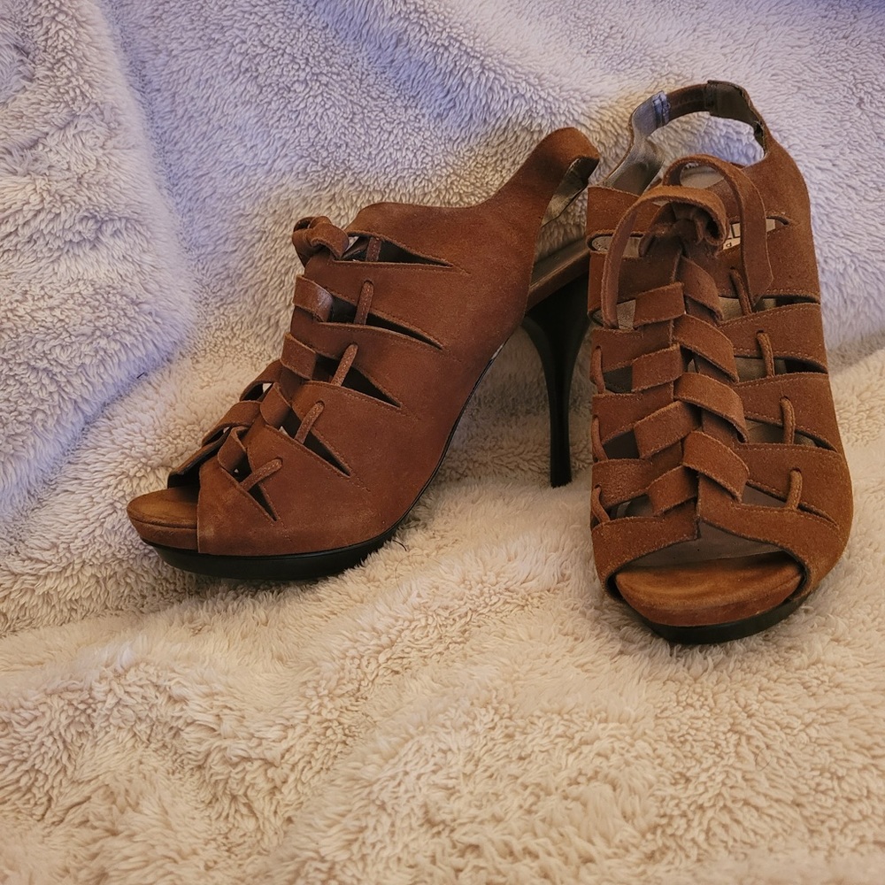 Pelle Moda heels